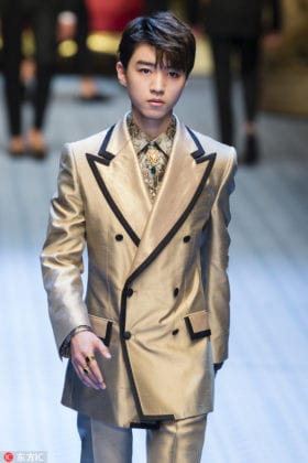 Ван Цзюнь Кай из TFBOYS появился на показе Dolce&Gabbana на Миланской неделе моды