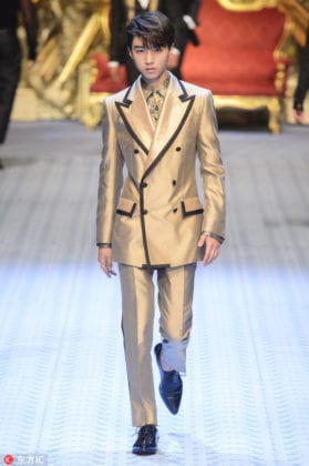Ван Цзюнь Кай из TFBOYS появился на показе Dolce&Gabbana на Миланской неделе моды
