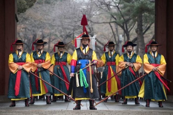 Победители и участники фотоконкурса, организованного Министерством иностранных дел Кореи