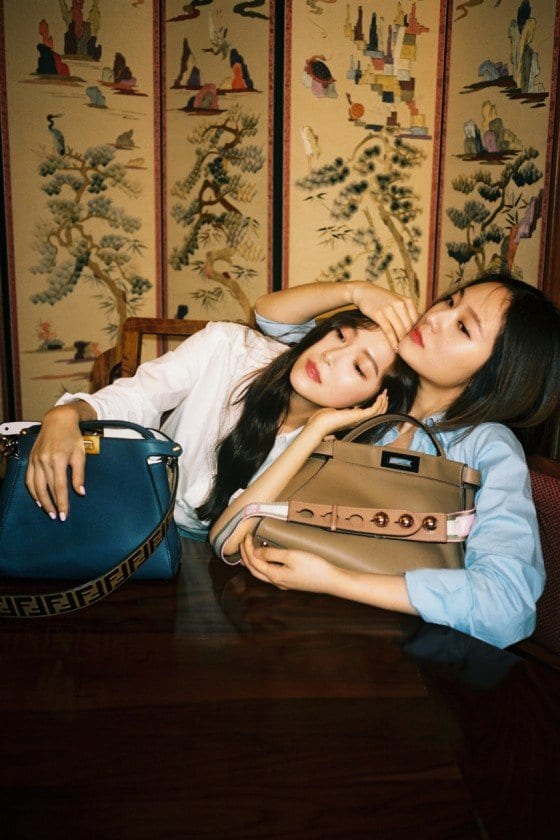Сестры Чон продемонстрировали свои семейные узы в новой фотосессии для бренда "Fendi"