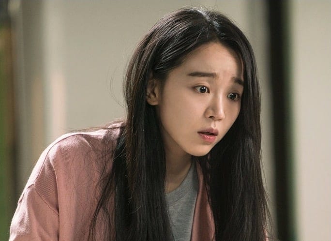 Стиллы с героиней Шин Хе Сон в больнице в дораме "30, но 17"