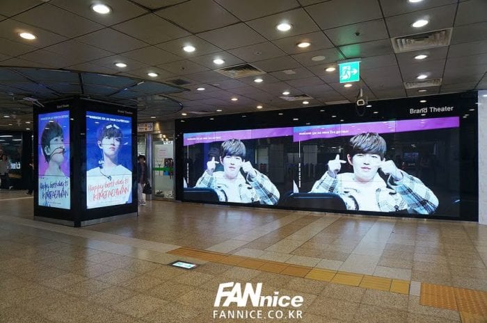Правительство Кореи приняло решение по тематическим баннерам в сеульском метро