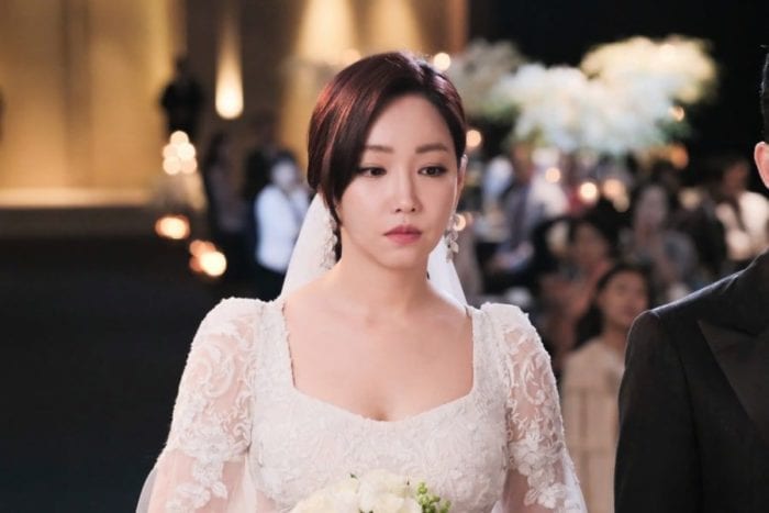 Стиллы с несчастливой невестой в исполнении Ли Ю Ри в дораме "Игра в прятки"