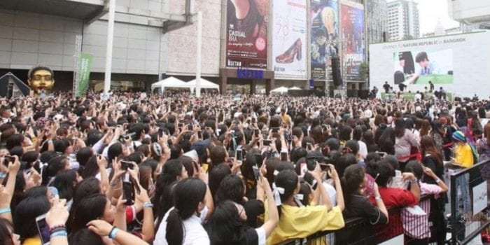 EXO провели автограф-сессию в Таиланде, которую посетило более 50 000 поклонников