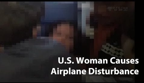 Гражданка США устроила скандал на борту самолета в Корее
