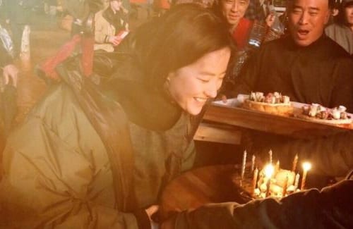 Лю Ифэй отметила день рождения на съёмочной площадке фильма "Мулан"
