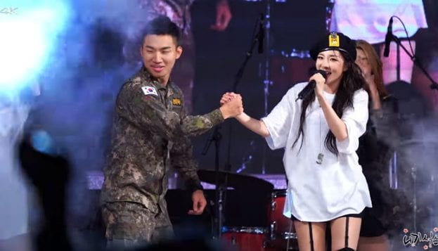 Дара исполнила хиты 2NE1 на военном фестивале вместе с Дэсоном
