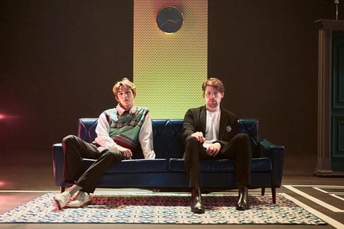 [РЕЛИЗ] Лукас из NCT и Джон Нильссон выпустили клип на совместный сингл "Coffee Break"