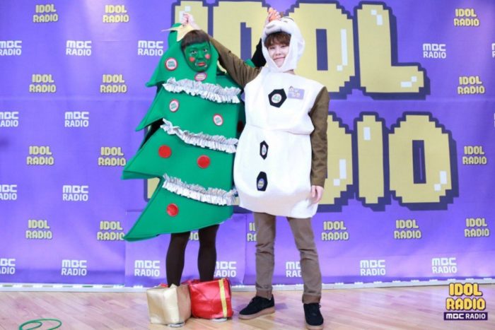Чансоб и Ильхун из BTOB появились на радио-шоу в веселых рождественских костюмах
