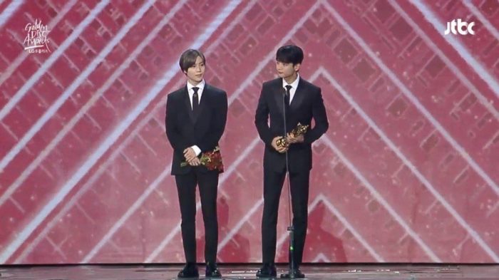 Пользователи сети поздравляют Ким Джонхёна, который получил Бонсан на премии Golden Disc Awards