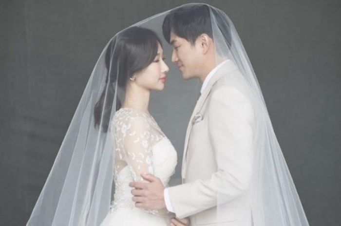 Ким Кёнрок из V.O.S и его невеста провели свадебную церемонию