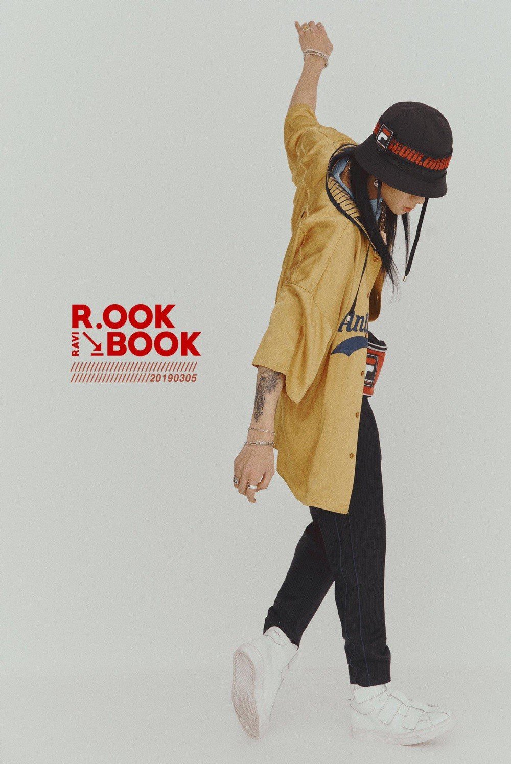 Рави из VIXX примерил стиль «casual» для «R.OOK BOOK»