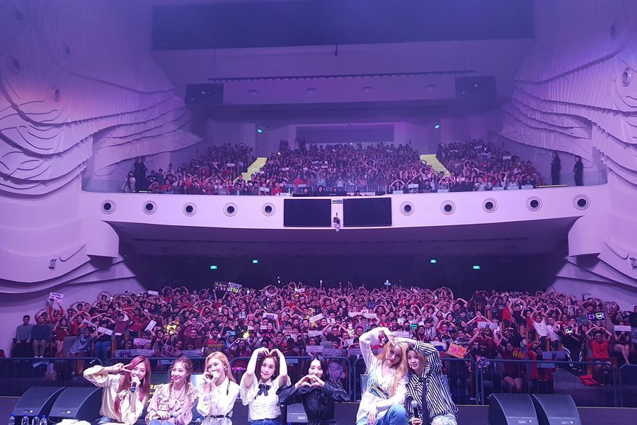 DreamCatcher показали свою двойственность на сольном концерте в Сингапуре