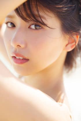 Участница Keyakizaka46, Ватанабе Риса, порадовала превью для своей фотокниги