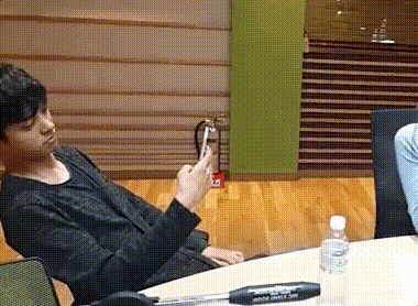 Нетизены в ярости из-за старого видео с Чон Джунёном, во время радио-эфира снимающим Суджон (Lovelyz) без ее разрешения