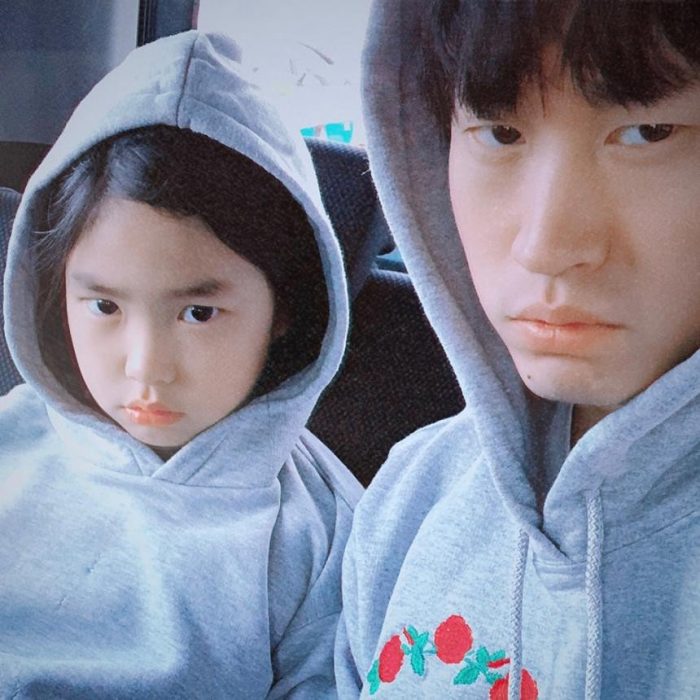 Трогательное прощание Tablo и его дочери Хару