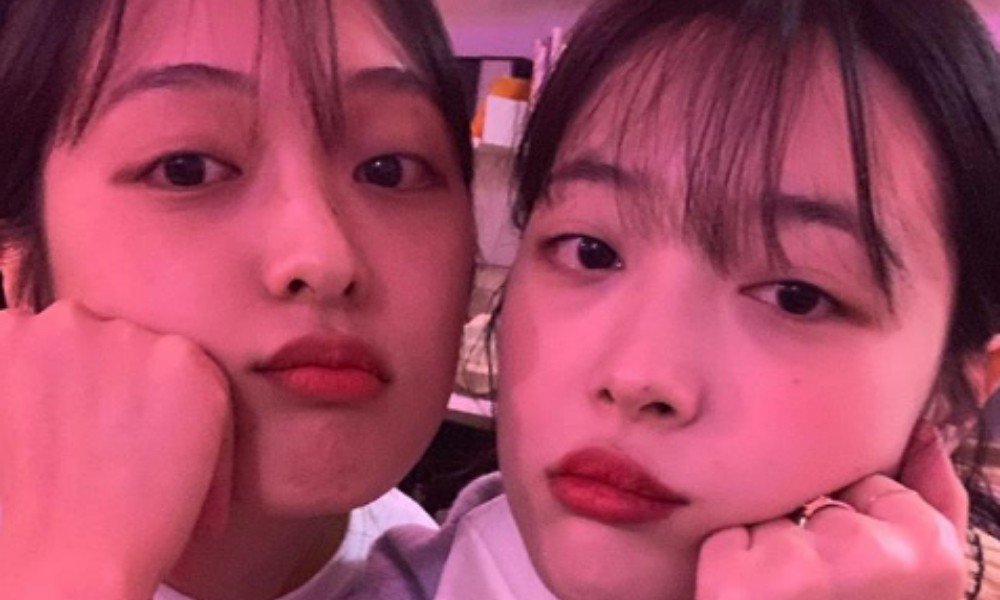 Подруги детства Солли и Ким Бо Ра выглядят словно близнецы на новом селфи