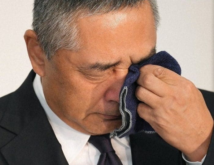 Президент Yoshimoto Kogyo намерен простить скандальных японских комедиантов