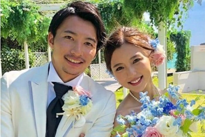 Мано Эрина и Сибасаки Гаку провели свадебную церемонию
