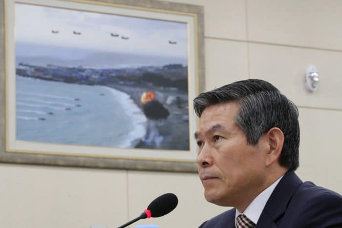 Министр обороны Южной Кореи назвал Северную Корею "расшалившимся младшим братом"