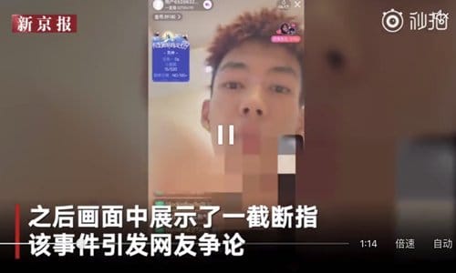 Китайский рэппер Bei Bei отрезал себе палец в прямом эфире