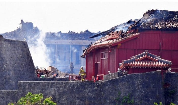 В Японии сгорел дотла замок Сюри, объект Всемирного наследия ЮНЕСКО