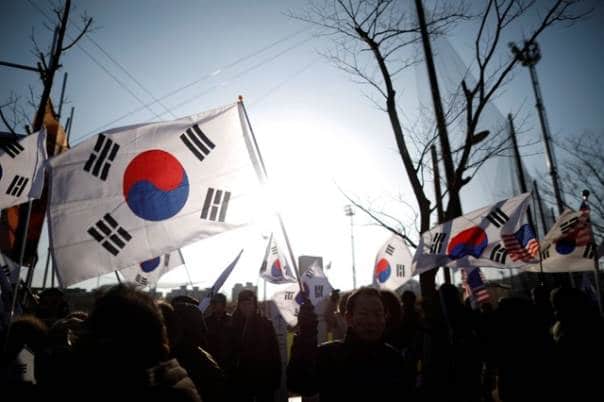 В Сеуле прошли митинги с требованием отставки президента и ареста министра страны