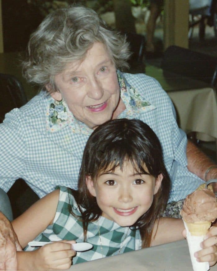 Ханна Куинливан поздравила свою бабушку с 90-летием