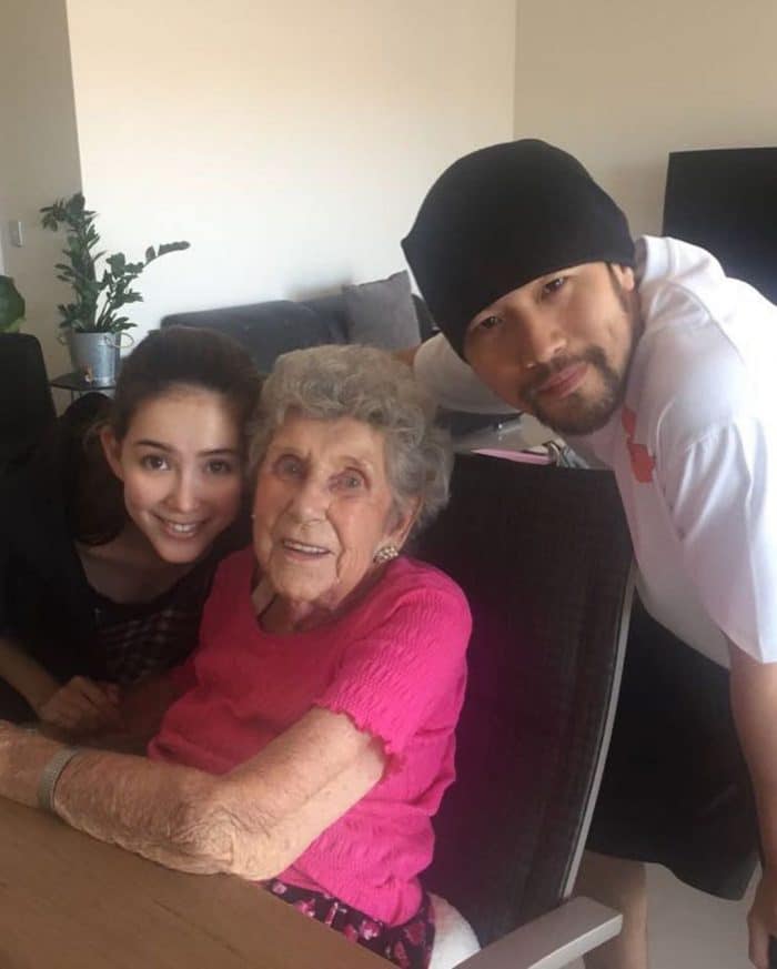 Ханна Куинливан поздравила свою бабушку с 90-летием