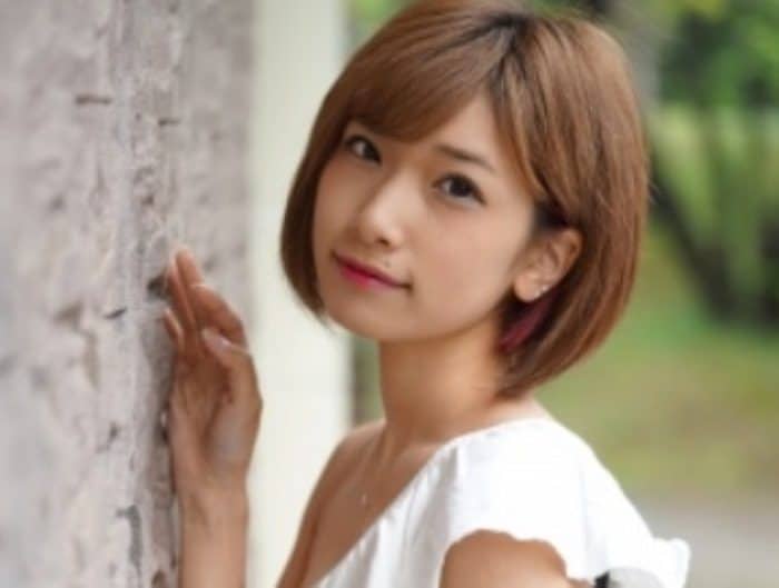 Бывшая участница AKB48 Морикава Аяка объявила о браке и беременности