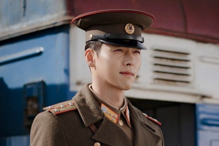Северокорейский офицер Хён Бин в стиллах дорамы «Аварийная посадка любви»