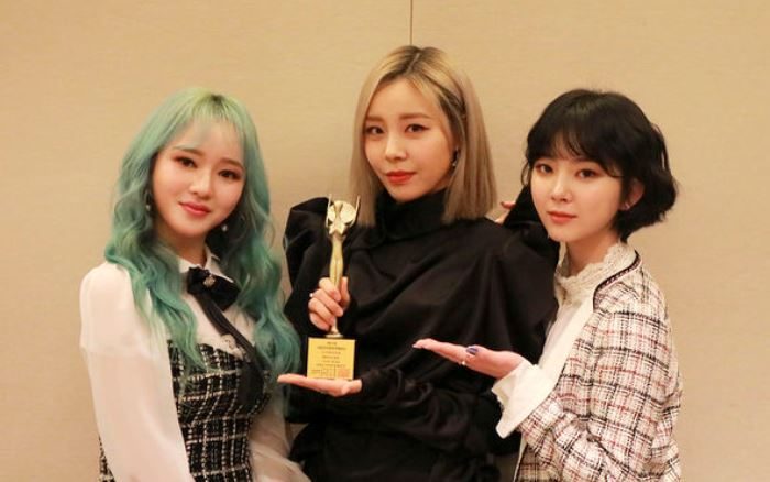 Ladies' Code получили свою первую награду после гибели двух участниц группы