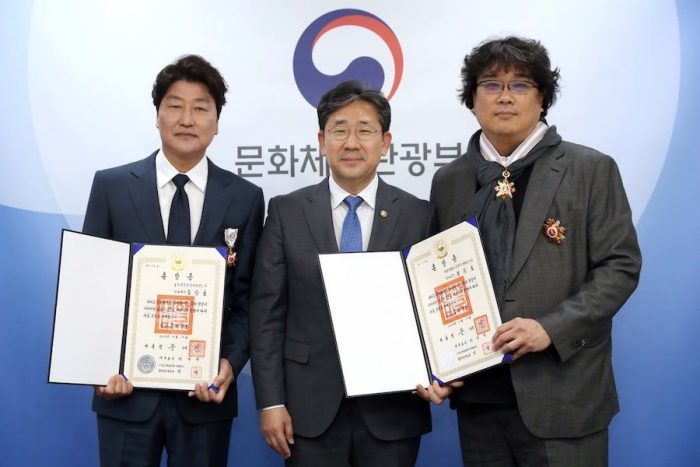 Пон Джун Хо и Сон Кан Хо награждены орденами за фильм "Паразиты"