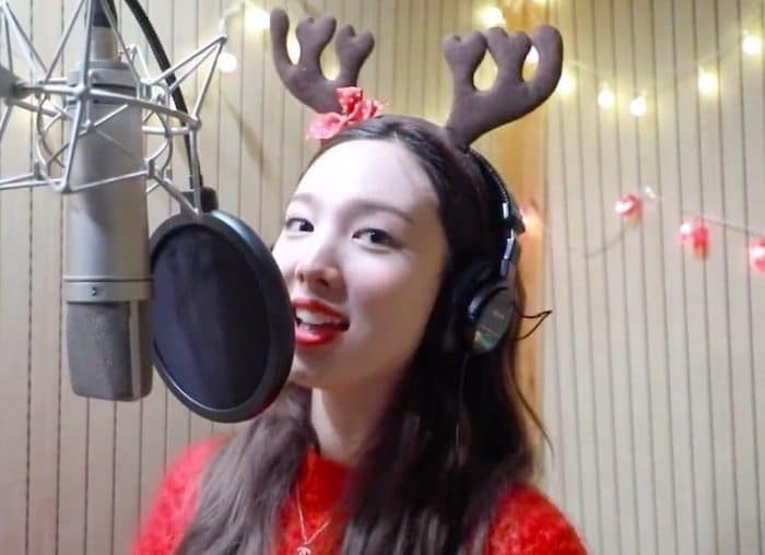 Наён (TWICE) выпустила кавер на песню Арианы Гранде "Santa Tell Me"
