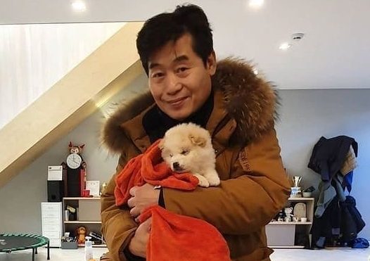 Знаменитый шеф-повар Ли Ён Бок приютил щенка