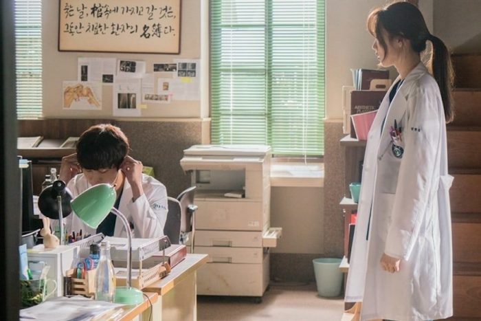 Отношения главных героев дорамы «Учитель Ким, доктор-романтик 2» начинают меняться