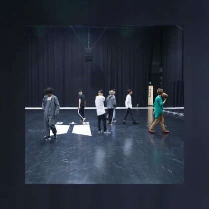 BTS порадовали поклонников снимками с репетиции Black Swan