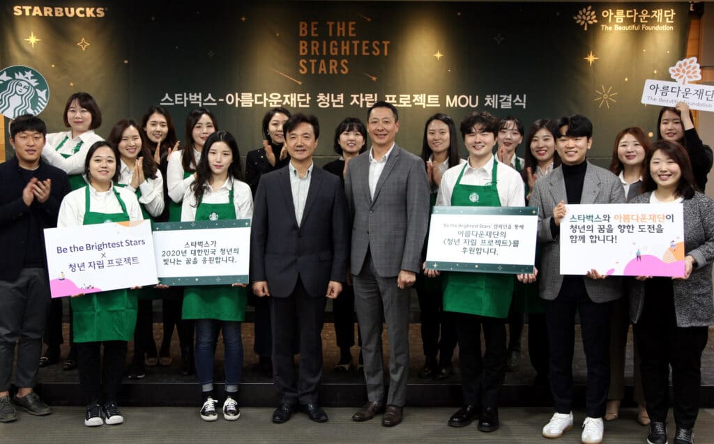 Starbucks и BTS стали партнерами по поддержке молодежи в Южной Корее