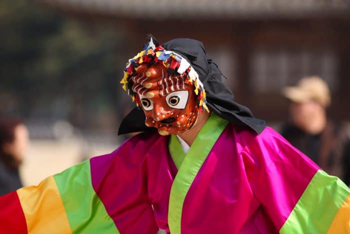 В Сеуле открылась выставка традиционного корейского танца с масками