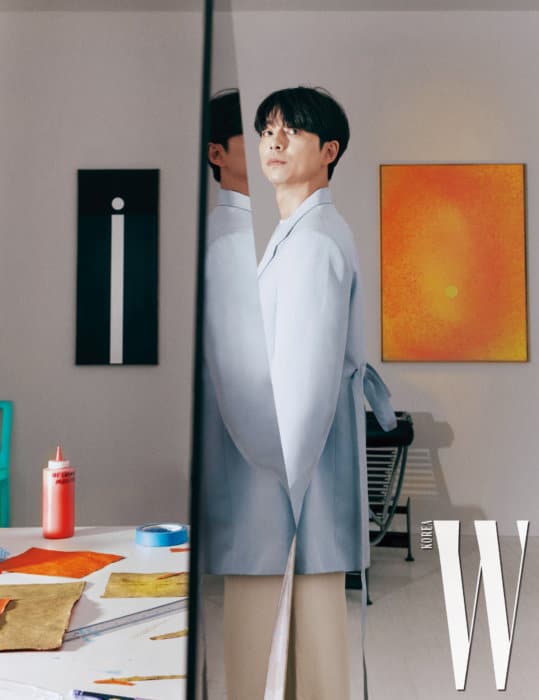 Актёр Гон Ю в январском выпуске журнала W Korea