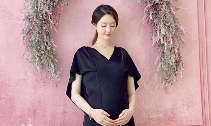 Арым опубликовала фото на седьмом месяце беременности