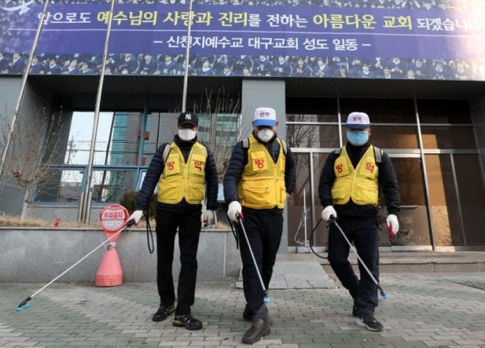 Сеул сообщил о первой смерти, предположительно связанной с COVID-19 + число заболевших в Южной Корее превысило 100 человек
