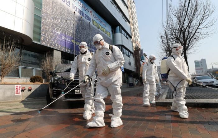 Сеул сообщил о первой смерти, предположительно связанной с COVID-19 + число заболевших в Южной Корее превысило 100 человек