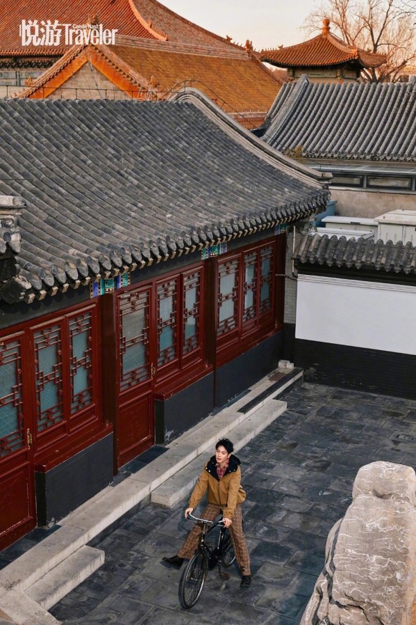 Чжан Жо Юнь в новой фотосессии окунулся в мир старого Пекина