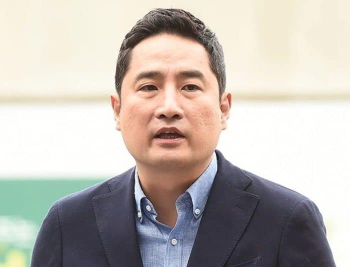 Dispatch раскрыл чаты адвоката Кан Ён Сока, обвинившего певца Ким Гон Мо в сексуальном насилии