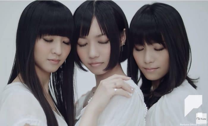 Шесть J-Pop клипов женских артистов, снятых одним кадром