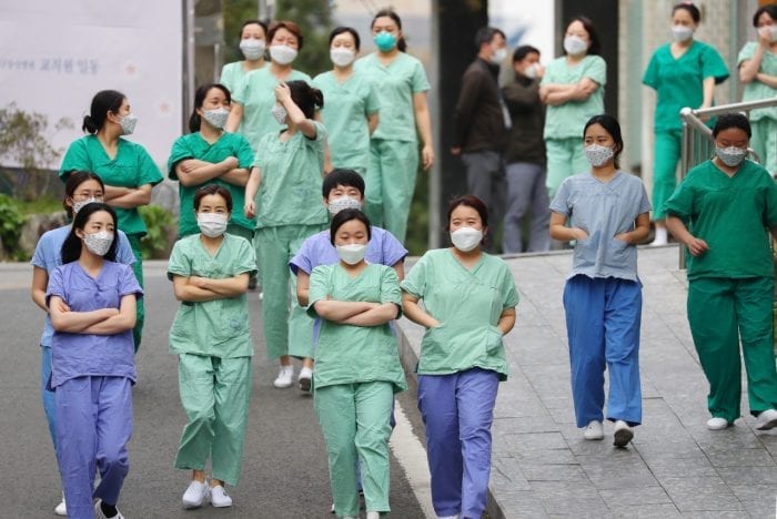 В Южной Корее выздоровели 70% пациентов с коронавирусом + вводятся электронные браслеты для нарушителей карантина
