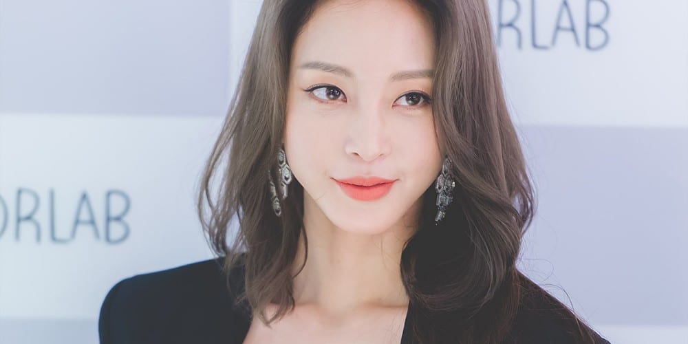 Актриса Хан Йе Сыль продемонстрировала фанатам новую стрижку