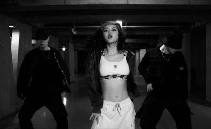Юа (Oh My Girl) представила танцевальное видео в стиле хип-хоп