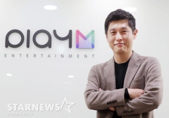 О Чон Хон из Play M Entertainment рассказал о причинах столь долгой карьеры Apink и о планах VICTON после прорывного успеха